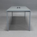 Begagnat konferensbord Shadow från Mitab i grått integrerad powerbox. Mått: bredd 180 cm, djup 80 cm och höjd 72 cm.  