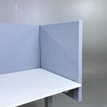 Begagnade bordsskärmar grupp Dezibel från Zilenzio. En långsida, två kortsidor i gråblått tyg. Mått: Bredd 140 cm / 80 cm, Djup 30 cm, Höjd 80 cm. 