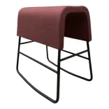 Begagnad barstol Plint från Materia med lila tyg och svart stativ. Mått: Höjd 64 cm x Bredd 58 cm x Djup 39 cm Sitthöjd: 63 cm.
