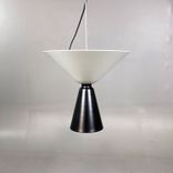 Begagnad taklampa Alphabeta Uno från Hem i ljusgrå/svart. Mått: 34 cm diameter och 26 cm höjd. 