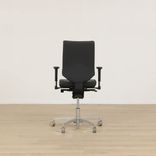 Begagnad kontorsstol Sign från Officeline i svart. Mått: ryggbredd 45 cm, rygghöjd 55 cm, sitthöjd 46 - 62 cm. 