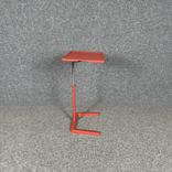 Begagnat laptopbord NesTable från Vitra i orange. Mått: bredd 50 cm, djup 35 cm och höjd 57 - 77 cm. 