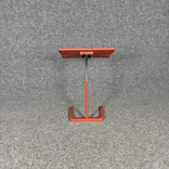 Begagnat laptopbord NesTable från Vitra i orange. Mått: bredd 50 cm, djup 35 cm och höjd 57 - 77 cm. 