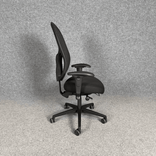 Begagnad kontorsstol Active R3 Mesh från Malmstolen i svart med armstöd, Mått: Sitthöjd ca 40-56 cm. 