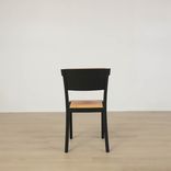 Begagnad Stol Light & Easy från Gärsnäs. Sits klädd i brunt läder, trä i svart. Sitthöjd 46 cm total höjd 82 cm. En stapelbar design. 
