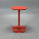 Begagnad barstol Tibu från Magis i orange med klädd tygsits. Mått: Justerbar sitthöjd 60–77 cm och diameter 37 cm.
