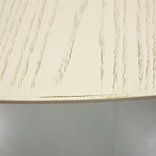 Begagnat projektbord från Ragnars, modell E5 Work Meeting. Med rund bordsskiva, helt i  askmaterial, integrerade kabelluckor för sladdhantering. Mått: diameter 160 cm, höjd 90 cm. 
