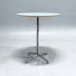 Begagnat runt barbord Madison från Johanson Design. I ljus turkos färg med fasade kanter och kromstativ. Mått: diameter 90 cm och höjd 101 cm.