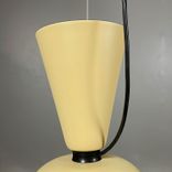 Begagnad taklampa Alphabeta från Hem i beige. Mått: Diameter 13,5/18,5 cm och höjd 29 cm. 