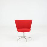 Begagnad fåtölj Zen Lounge från Gärsnäs i rött tyg. Mått: Höjd 74 cm, sitthöjd 50 cm, sittbredd 50 cm och sittdjup 50 cm. 
