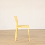 Begagnad matstol Élémentaire från HAY i ljusgul färg. Mått: höjd 79 cm, sitthöjd 45 cm, Rygghöjd: 35 cm Sittbredd: 40 cm. 