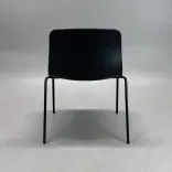 Begagnad konferensstol från HAY AAC16 i olivgrönt tyg med svart underrede. Storlek: bredd 58 cm, djup 50 cm, höjd 78 cm.  