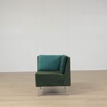 Begagnad modulsoffa hörnmodul Playback från Offecct. I gröna nyanser. Mått: höjd 76 cm, sitthöjd 44 cm, bredd 67 cm djup totalt 65 cm, sittdjup 55 cm. 