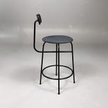 Begagnad barstol Afteroom från Menu med grå klädsel, svart ryggstöd och svart underrede i stålrör. Mått: Djup 55 cm, höjd 92 cm och sitthöjd 63 cm. 