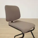 Begagnad stol med hjul Add Move från Lammhults i ljusbrun färg. Mått: Höjd: 80 cm, Sitthöjd: 46 cm, Bredd: 48 cm, Djup: 56 cm. 