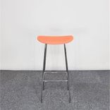 Begagnad barstol Cornflake från Offecct i Orange, kromade ben och fotstöd. Mått: Höjd 79 cm, Bredd: 42 cm, Sitthöjd: 79 cm, Djup: 32 cm 