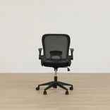 Begagnad kontorsstol Compact från Offix i svart. Mått: Sitthöjd: 42-52 cm, Höjd: 86-96 cm, Sittbredd: 48 cm, Ryggbredd: 44 cm, Sittdjup: 49 cm. 