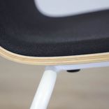 Begagnad konferensstol Sola från Martela i svart färg. Mått: Sitthöjd: 45 cm, Rygghöjd: 38 cm, Höjd totalt: 78 cm. 