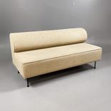 Begagnad Audo Copenhagen Eave soffa i brunbeige klädsel med svarta ben. Mått: Bredd 165 cm, djup 75 cm, höjd 79 cm, sitthöjd 48 cm. 