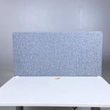 Begagnad bordsskärm Edge från Lintex i gråmelerat tyg. Mått: Bredd 120 cm, Djup 3 cm, Höjd 70 cm. 