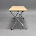 Begagnat hopfällbart bord EDUX från Kinnarps med bordsskiva i björk och stativ i silver. Mått: bredd 120 cm, djup 60 cm, höjd 72 cm. 