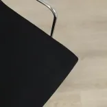 Begagnad stol med hjul Bond från Offecct i svart med kromat stativ. Mått: höjd 79 cm, sitthöjd 46 cm, Rygghöjd: 39 cm, Bredd: 52 cm, Djup: 43 cm. 