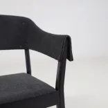 Begagnad konferensstol Button från Gärsnäs i grått. Mått: höjd 82 cm, sitthöjd 45 cm, sittbredd 41 cm och sittdjup 41 cm. 