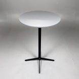 Begagnat barbord Feather från Edsbyn med mörkgrå rund bordsskiva och svart stativ. Mått: Diameter 70 cm och höjd 110 cm. 