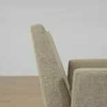 Begagnad fåtölj CD Lobby från Inno i beige tyg. Mått: höjd: 80,5 cm, Sitthöjd: 43,5 cm, Sittbredd: 49 cm, Sittdjup: 50 cm. 
