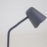 Begagnad golvlampa Me Dim från Northern i grått. Mått: Höjd 142 cm, fotens diameter 25 cm och lampans diameter 16 cm. 