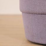 Begagnad sittpuff Konnekt  från Swedese i lila. Mått: höjd 40 cm, diameter 50 cm. 