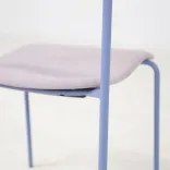 Begagnad konferensstol Campus från Lammhults i Ljusblå/lila färg. Mått: Sitthöjd 44 cm, höjd 75 cm, bredd 47 cm och djup 42 cm. 