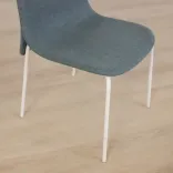 Begagnad konferensstol Cape från Offecct i grönt. Mått: Total höjd: 80 cm, Sitthöjd: 45 cm, Rygghöjd: 42 cm, Sittbredd: 46 cm, Ryggbredd: 42 cm, Djup: 42 cm. 