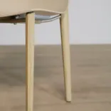Begagnad matstol Catifa 46 från Arper. Mått: Sitthöjd 48 cm, rygghöjd 38 cm, ryggbredd 30 cm, sittbredd 39 cm, sittdjup 45 cm. 