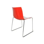 Begagnad matstol från Arper, modell Catifa 46. Vit sits och röd rygg. Medben i krom. Mått: Höjd 80 cm, Bredd 47 cm, Djup 58 cm, Sitthöjd: 43 cm.