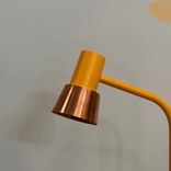 Begagnad bordslampa Compose från Zero i gult. Mått: Höjd 49,5 cm, fotens diameter 18 cm. 