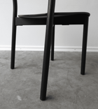 Begagnad matstol Zoe från EFG. I massiv ask med svartbetsad yta. Mått: Bredd 50 cm, Djup 50 cm, Höjd 81 cm, Sitthöjd 46 cm. 