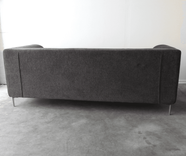 Begagnad soffa Mussi Furninova från i grått tyg. Mått: Bredd 200 cm, Djup 85 cm, Höjd 73 cm, Sitthöjd 42 cm. 