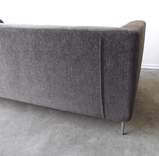 Begagnad soffa Mussi Furninova från i grått tyg. Mått: Bredd 200 cm, Djup 85 cm, Höjd 73 cm, Sitthöjd 42 cm. 