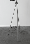 Begagnad golvlampa Radon från Lightyears i svart. Mått: Bredd 47 cm, Djup 47 cm, Höjd 120 cm. 