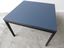 Begagnat soffbord Create från EFG i blått. Mått: bredd 57 cm, djup 57 cm, höjd 41.5 cm. 