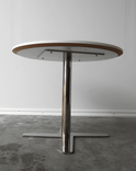 Begagnat runt soffbord B-54 från Balzar Beskow. Rund vit laminatskiva med kromad bas. Mått: bredd 70 cm, djup 70 cm och höjd 56 cm. 