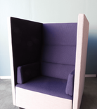 Begagnad fåtölj Float High Large från Offecct. Insidan i lila textil, utsida i pastell. Mått: Bredd 90 cm, Djup 90 cm, Höjd 130 cm, Sitthöjd: 43 cm. 