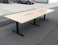 Begagnat konferensbord VX från Horreds i ljus ask med infällda powerboxar, svart stativ. Mått: bredd 320 cm, djup 110 cm och höjd 72.5 cm. 