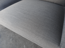 Begagnad soffa med hög rygg Senso från Fora Form. Mått Bredd 200 cm, Djup 65 cm, Höjd 140 cm, sitthöjd 45 cm. 