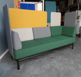 Begagnad soffa med hög rygg Pop från Gärsnäs. Klädd i b.la grön textil, ben i betsad ek. Mått; Bredd 210 cm, djup 70 cm, totalhöjd 130 cm, sitthöjd 45 cm. 