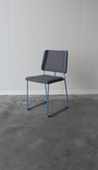 Begagnad konferensstol Frankie från Johanson Design. I grå textil med ljusblått stativ. Mått: bredd 45,5 cm, djup 49,5 cm och höjd 82 cm, sitthöjd 47 cm. 