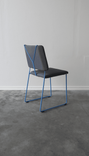 Begagnad konferensstol Frankie från Johanson Design. I grå textil med ljusblått stativ. Mått: bredd 45,5 cm, djup 49,5 cm och höjd 82 cm, sitthöjd 47 cm. 