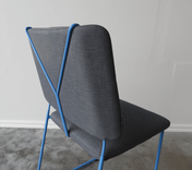 Begagnad konferensstol Frankie från Johanson Design. I grå textil med ljusblått stativ. Mått: bredd 45,5 cm, djup 49,5 cm och höjd 82 cm, sitthöjd 47 cm. 