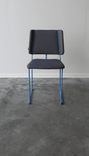 Begagnad konferensstol Frankie från Johanson Design. I grå textil med ljusblått stativ. Mått: bredd 45,5 cm, djup 49,5 cm och höjd 82 cm, sitthöjd 47 cm. 